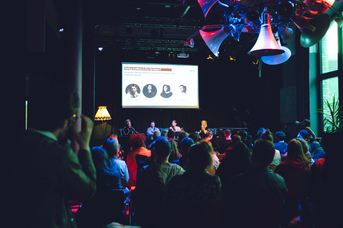 Inside of The House of Music. Top: culture manager Robert Witoschek , Foto © Josephine Lass. Bottom: Eine der Konferenzen, Foto © Jana Nita Raker. 